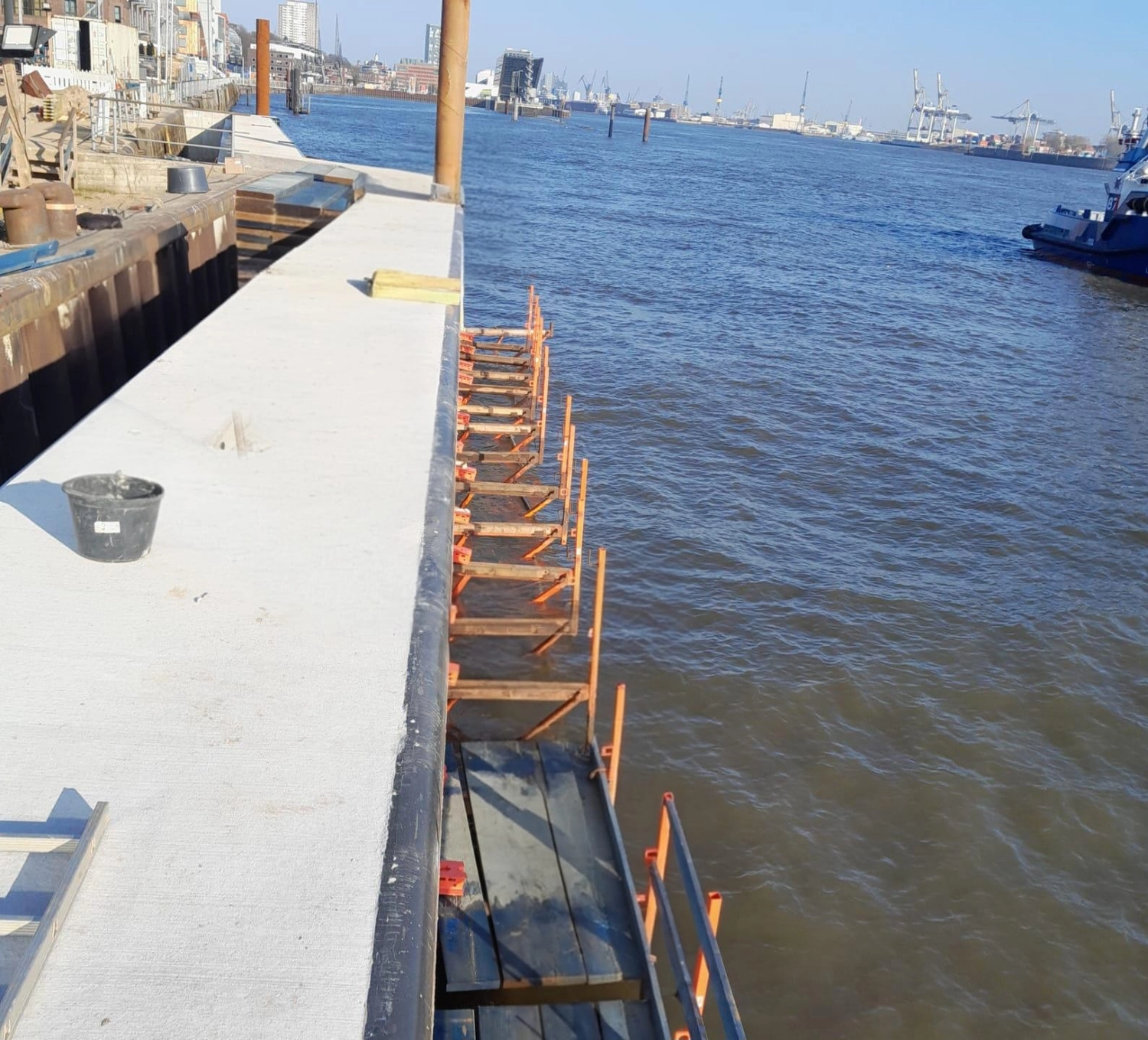 Asotic Bau GmbH – Bauvorhaben Sanierung Kaimauer Neumühlen, Hamburg