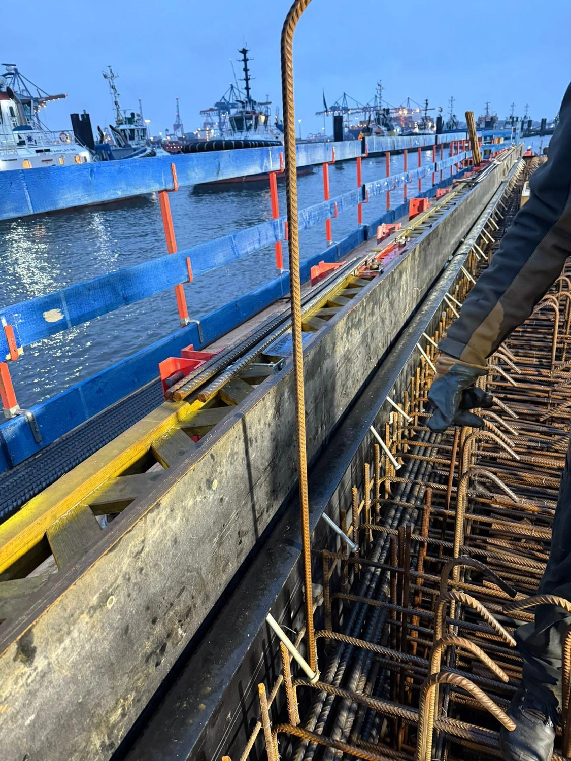 Asotic Bau GmbH – Bauvorhaben Sanierung Kaimauer Neumühlen, Hamburg